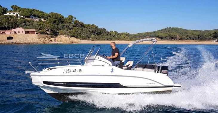 Rent a motorboat in Club Nautic Costa Brava - Beneteau Flyer