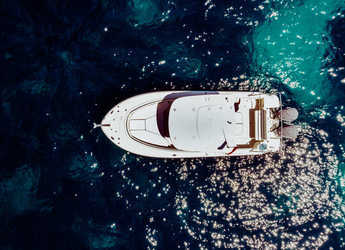 Rent a motorboat in Marina Botafoch - Robalo 300
