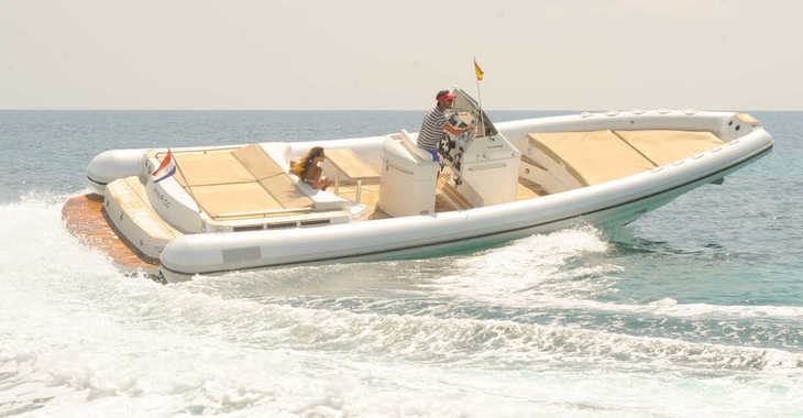 Rent a motorboat in Port of Santa Eulària  - Magazzu M-11 Spider