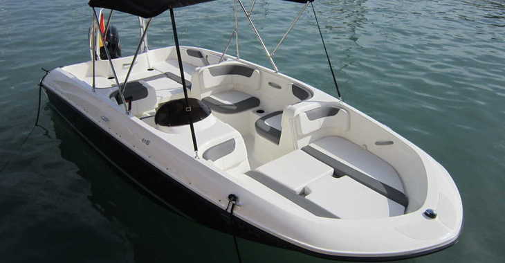 Rent a motorboat in Puerto del Candado - Bayliner E-6
