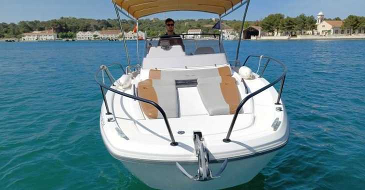 Rent a motorboat in Port Mahon - Beneteau Flyer 8 Sundeck