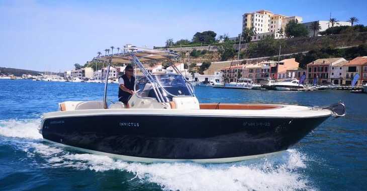 Rent a motorboat in Port Mahon - Invictus 240 FX 
