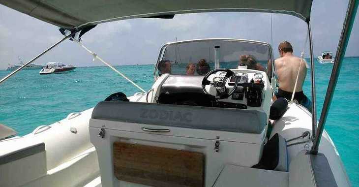 Louer dinghy à Portocolom - Zodiac N-ZO 760