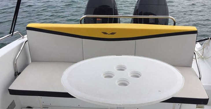 Rent a motorboat in Portocolom - Beneteau Flyer 7.7 Sportdeck
