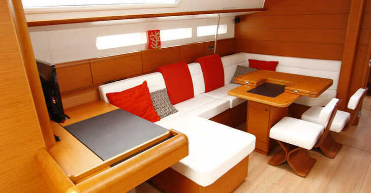 Chartern Sie segelboot in Marina Baotić - Sun Odyssey 509 - 5 + 1 cab.