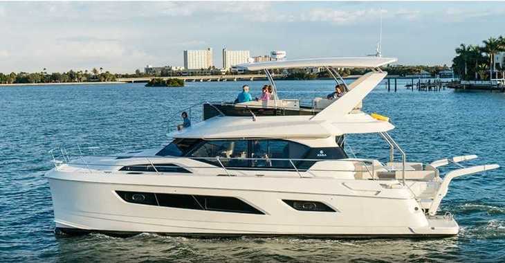 Rent a power catamaran  in Compass Point Marina - Aquila 44 - 4 + 1 cab.