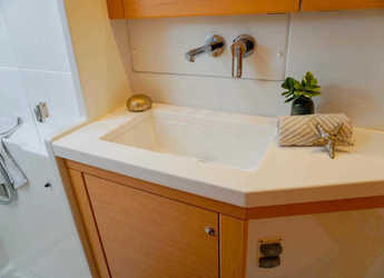 Chartern Sie katamaran in Compass Point Marina - Lagoon 450 S - 4 + 2 cab.