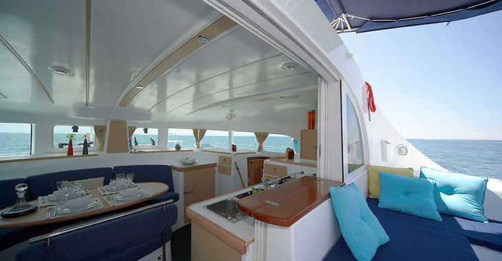 Rent a catamaran in Lavrion Marina - Lagoon 380 - 4 cab.