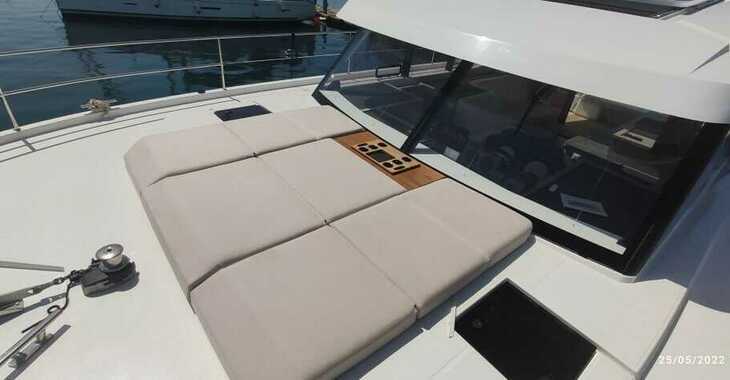 Rent a power catamaran in Alimos Marina - Motor Yacht 4.S 
