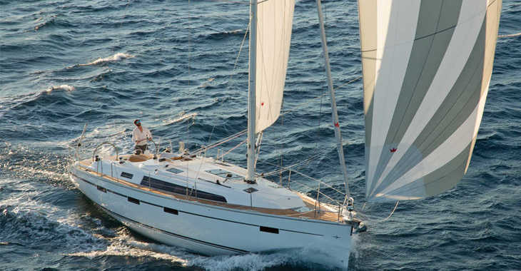 Rent a sailboat in Port Roses - Bavaria Cruiser 41 - 3 cab.