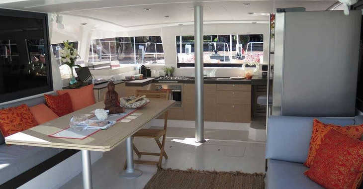 Rent a catamaran in Scrub Island - Bali 4.3 - 4 + 2 cab.