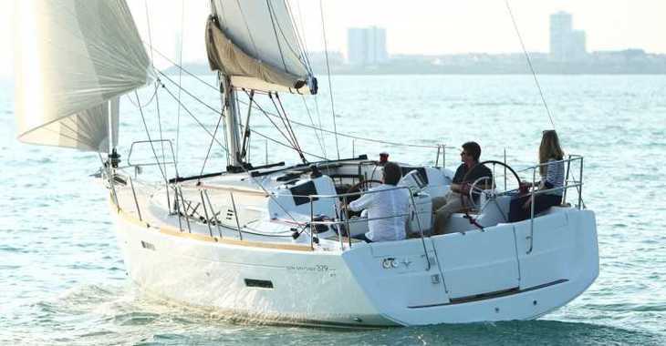 Rent a sailboat in Scrub Island - Sun Odyssey 379
