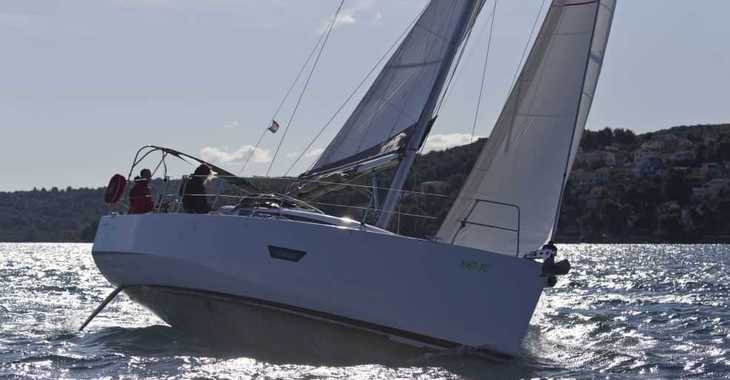 Rent a sailboat in ACI Pomer - Elan E4