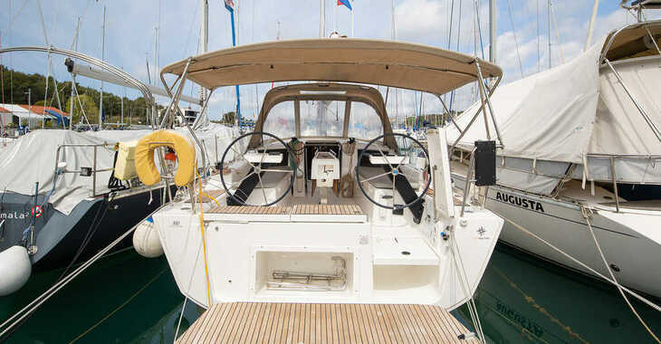 Rent a sailboat in ACI Pomer - Dufour 360 GL