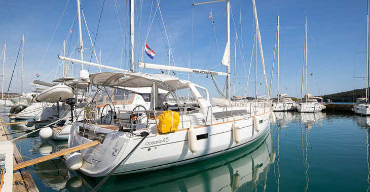Rent a sailboat in ACI Pomer - Oceanis 45 - 4 cab.