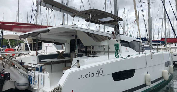 Alquilar catamarán en Marina Le Marin - Fountaine Pajot Lucia 40