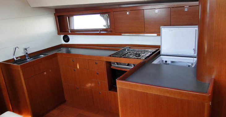 Chartern Sie segelboot in Marina di Portorosa - Oceanis 48 - 5 cab.
