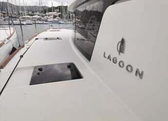 Rent a catamaran in Marina Le Marin - Lagoon 52 F - 6 + 2 cab.