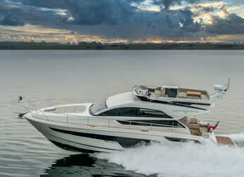 Rent a motorboat in Marina Baotić - Fairline Squadron 50