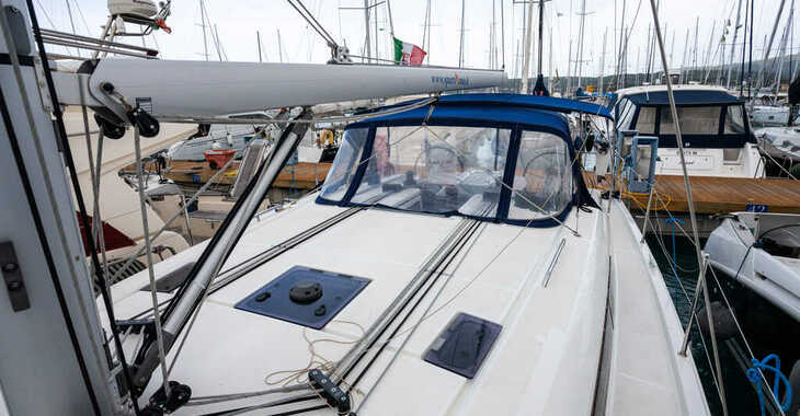 Chartern Sie segelboot in Marina Cala de Medici - Oceanis 40.1