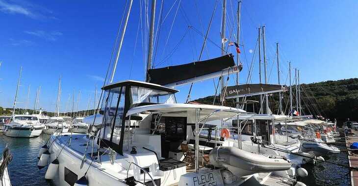 Rent a catamaran in Veruda Marina - Lagoon 42