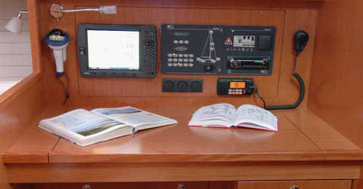 Chartern Sie segelboot in Marina di Portisco - Bavaria 43 C