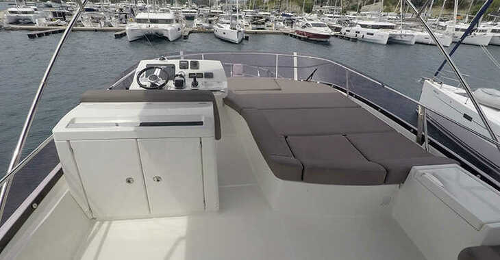 Rent a yacht in Marina Mandalina - Prestige 500 Fly