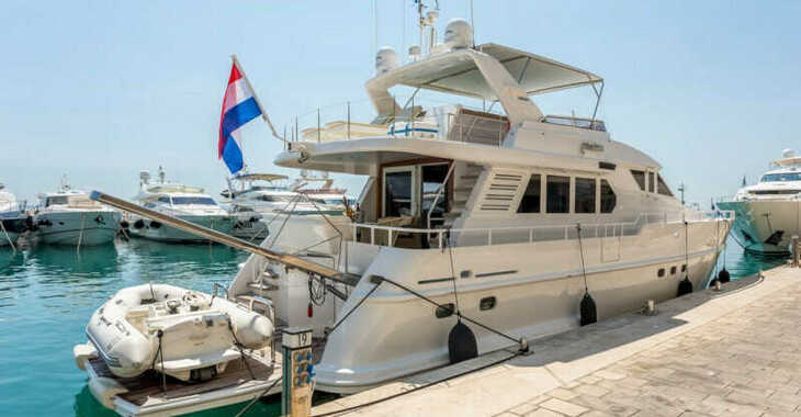 Rent a yacht in Stobreč Port - Moonen 65