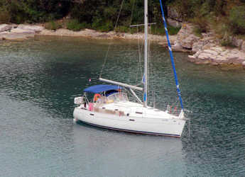 Chartern Sie segelboot in Baska Voda - Oceanis 331