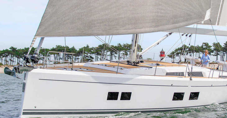 Rent a sailboat in Lavrion Marina - Hanse 548