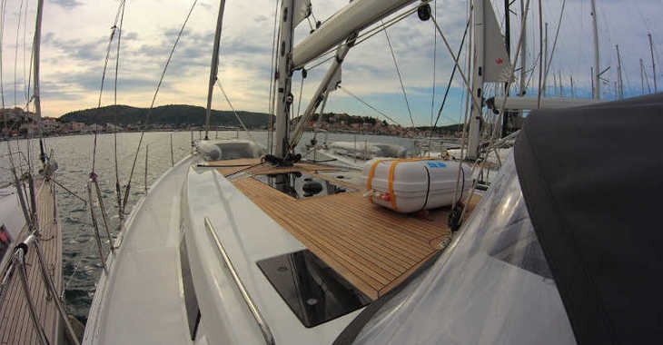 Rent a sailboat in Marina Frapa - Hanse 455