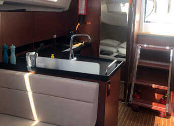 Rent a sailboat in Marina Frapa - Hanse 418