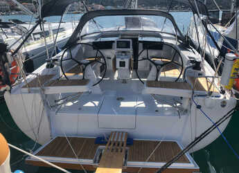 Rent a sailboat in Marina Frapa - Hanse 418