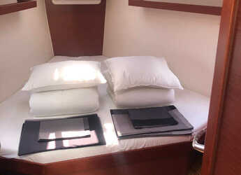 Rent a sailboat in Marina Frapa - Hanse 418