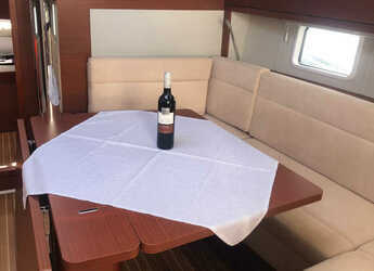 Rent a sailboat in Marina Frapa - Hanse 418