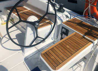 Rent a sailboat in Marina Frapa - Hanse 418
