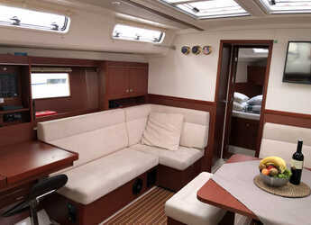 Rent a sailboat in Marina Frapa - Hanse 455