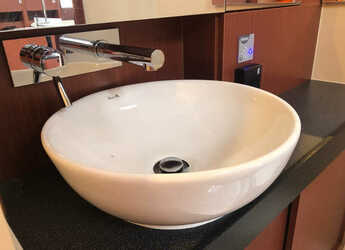 Rent a sailboat in Marina Frapa - Hanse 455