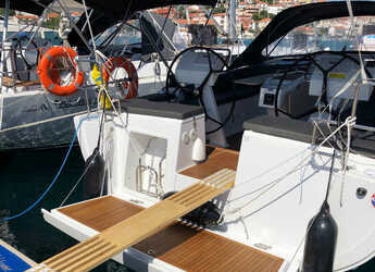 Rent a sailboat in Marina Frapa - Hanse 455