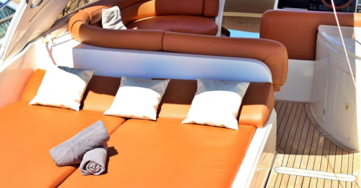 Rent a yacht in Marina Botafoch - Open