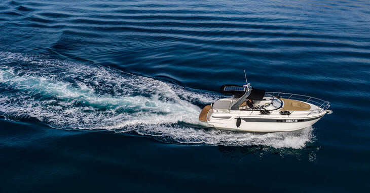 Chartern Sie motorboot in Yacht kikötő - Tribunj - Bavaria 29 Sport