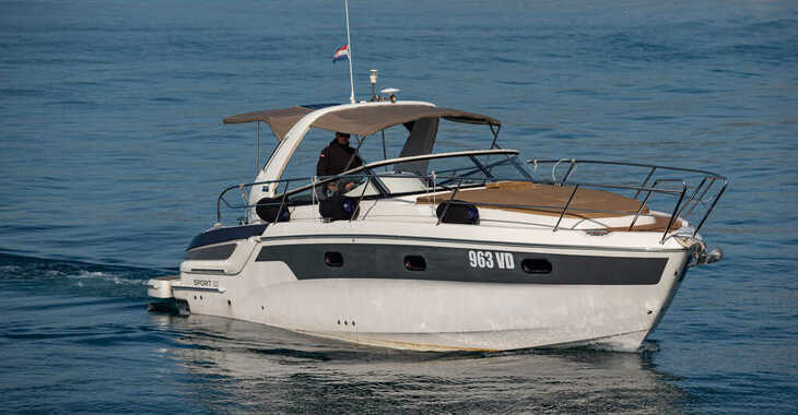 Chartern Sie motorboot in Yacht kikötő - Tribunj - Bavaria 32 Sport