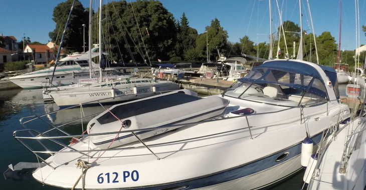 Rent a motorboat in Marina Tankerkomerc - Bavaria 32 Sport