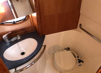 Chartern Sie motorboot in Zadar Marina - Bavaria 32 Sport