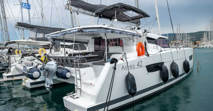 Rent a catamaran in Nidri Marine - Fountaine Pajot Astréa 42