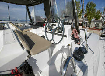 Alquilar catamarán en Keramoti Marina - Bali 4.0