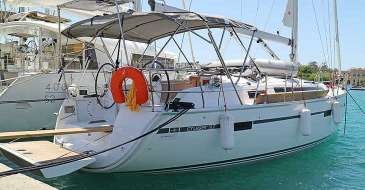 Rent a sailboat in Mandraki - Bavaria 37 Cruiser