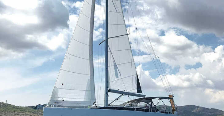 Rent a sailboat in Lavrion Marina - Bavaria C45 Style