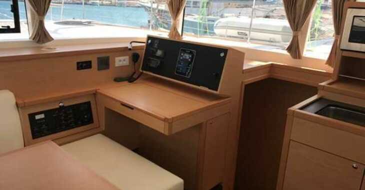 Rent a catamaran in Lavrion Marina - Lagoon 400 S2