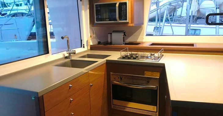 Rent a catamaran in Lavrion Marina - Lagoon 450  Flybridge